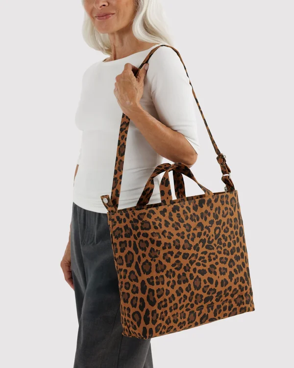 Horizontal Zip Duck Bag - Leopard - Material: canvas