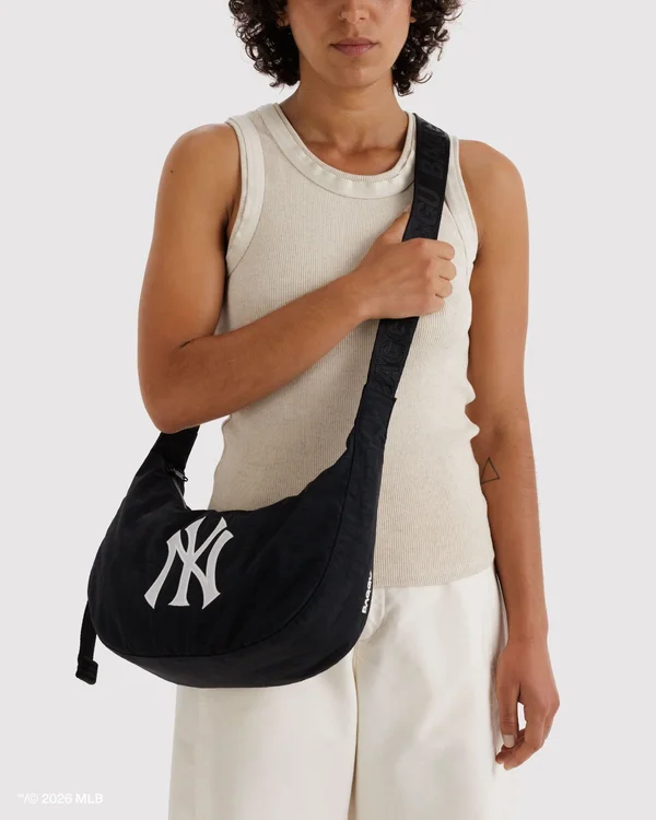Medium Nylon Crescent Bag - New York Yankees™ - Material: heavyweight-nylon